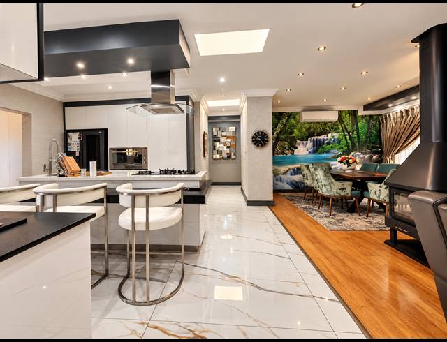 3 BEDROOM TOWNHOUSE FOR SALE IN VANDERBIJLPARK SW 5